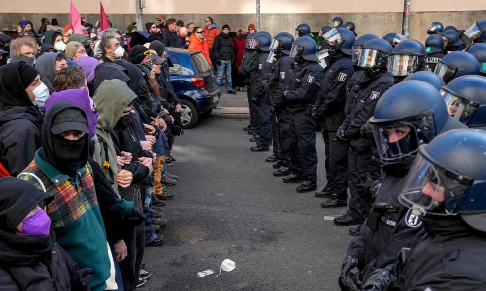 Μαζικές διαδηλώσεις κατά της ακροδεξιάς στη Γερμανία – Ένταση στο Βερολίνο με νεοναζί